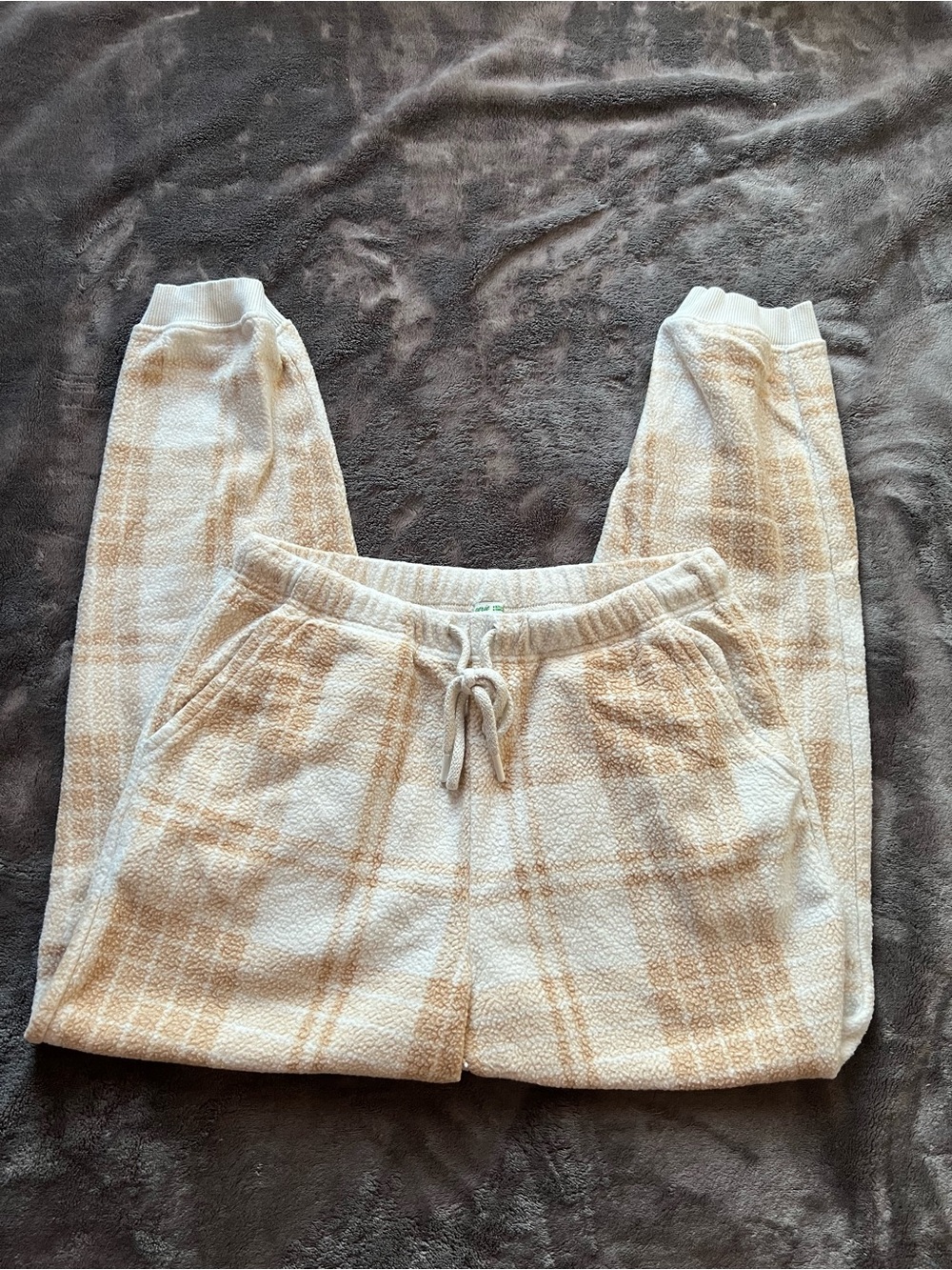 aerie Cozy Plaid Drawstring Joggers in Cream & Tan